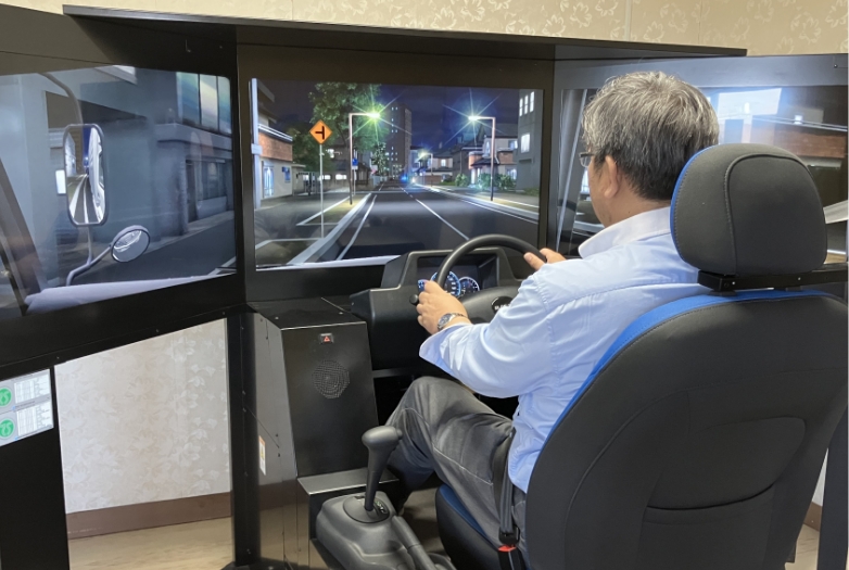 シミュレーター(四輪)